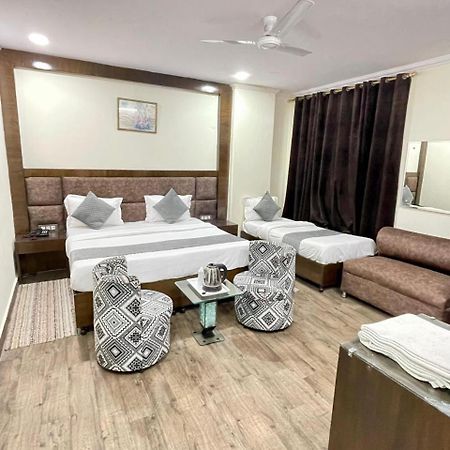 Hotel Radiance Delhi Zewnętrze zdjęcie