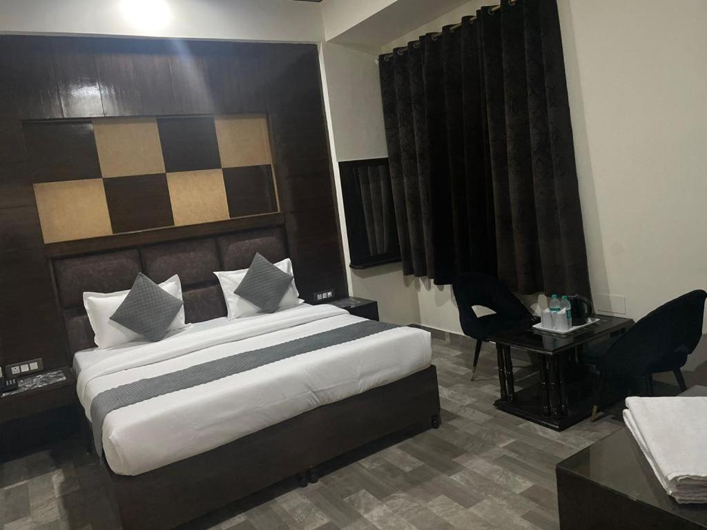 Hotel Radiance Delhi Zewnętrze zdjęcie