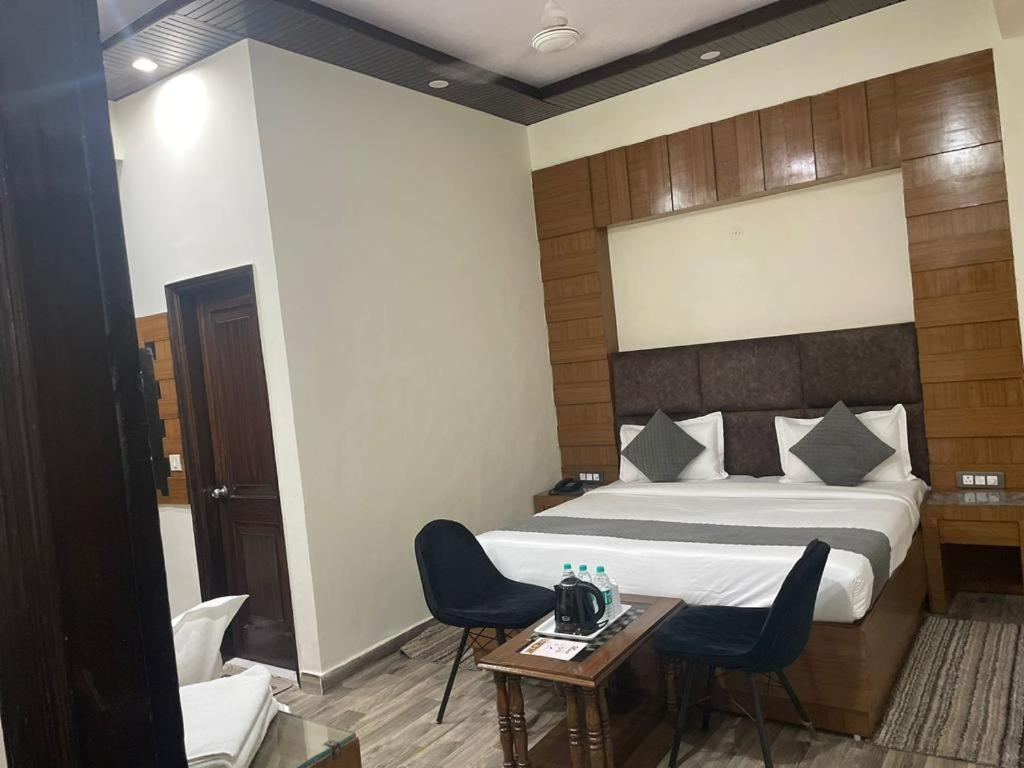 Hotel Radiance Delhi Zewnętrze zdjęcie