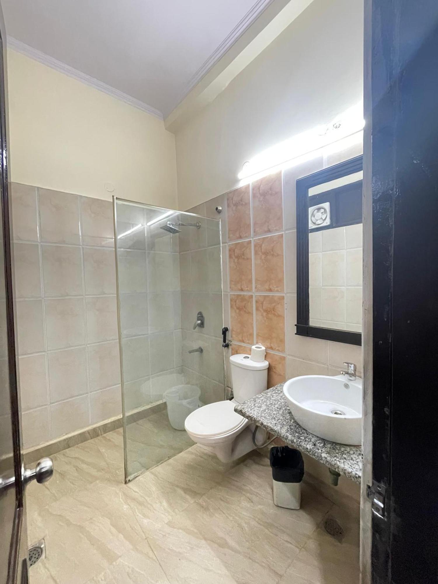 Hotel Radiance Delhi Zewnętrze zdjęcie