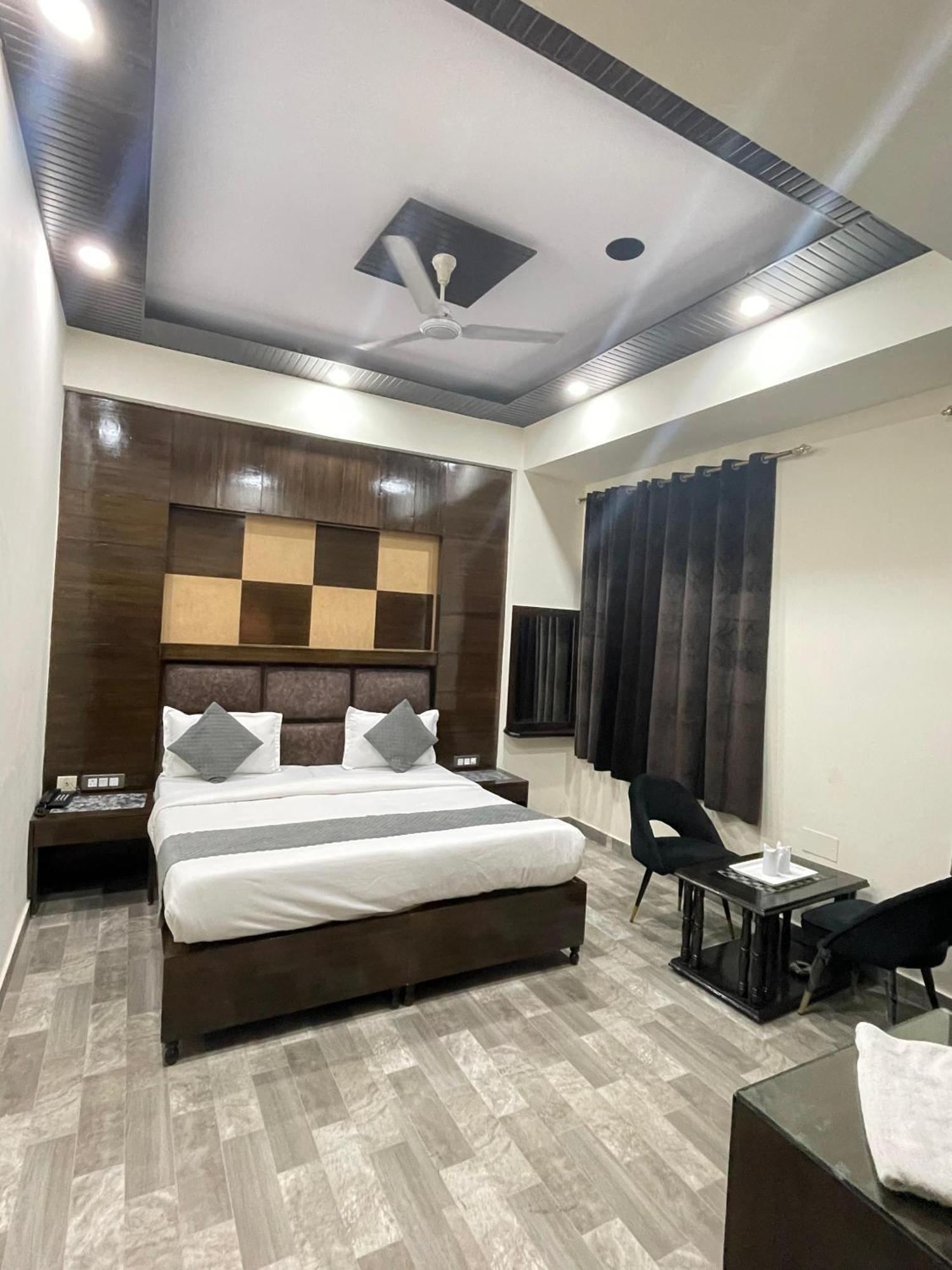 Hotel Radiance Delhi Zewnętrze zdjęcie
