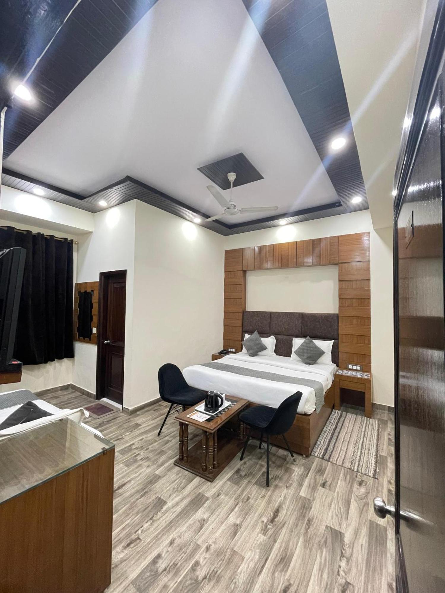 Hotel Radiance Delhi Zewnętrze zdjęcie