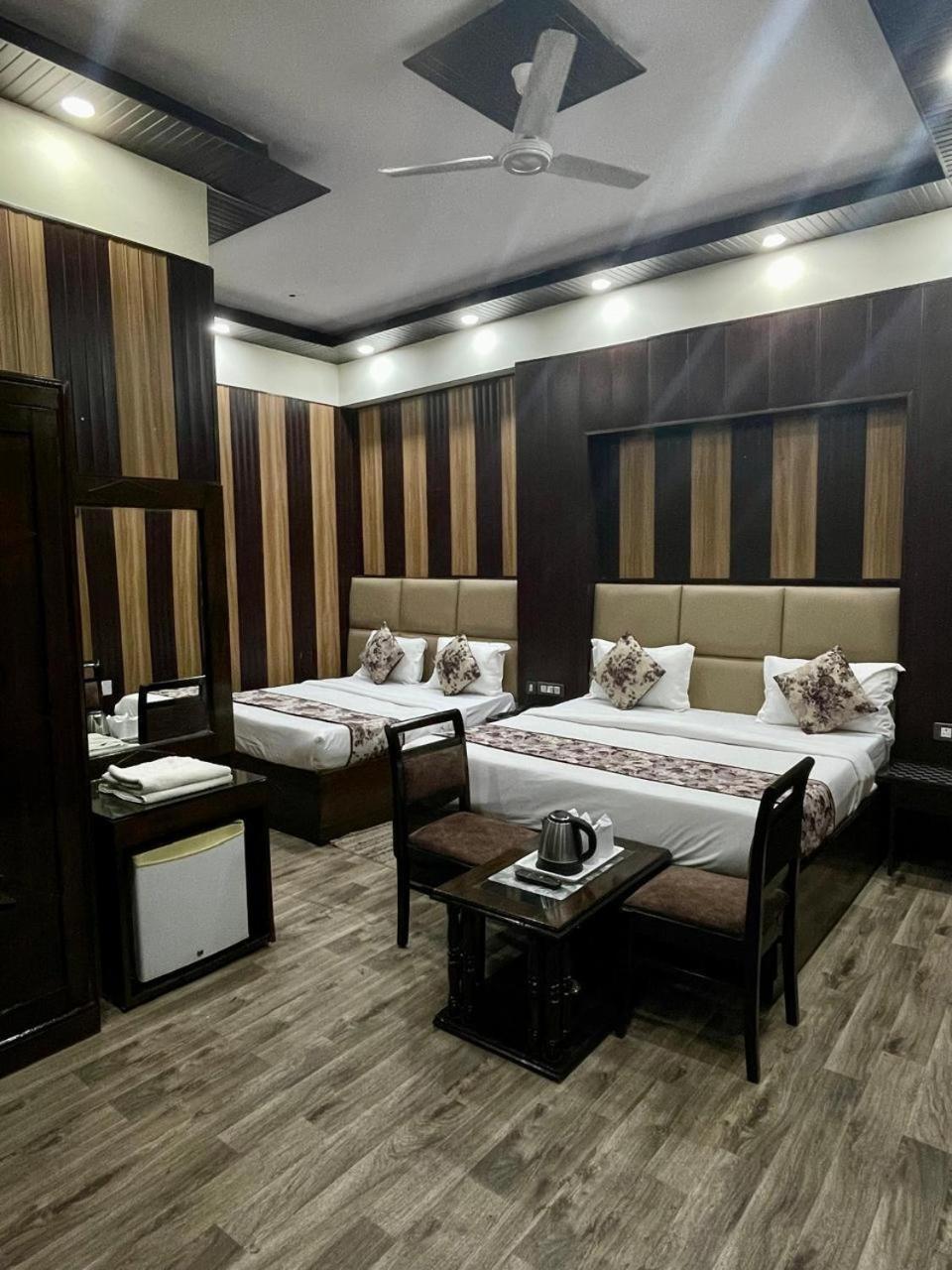 Hotel Radiance Delhi Zewnętrze zdjęcie