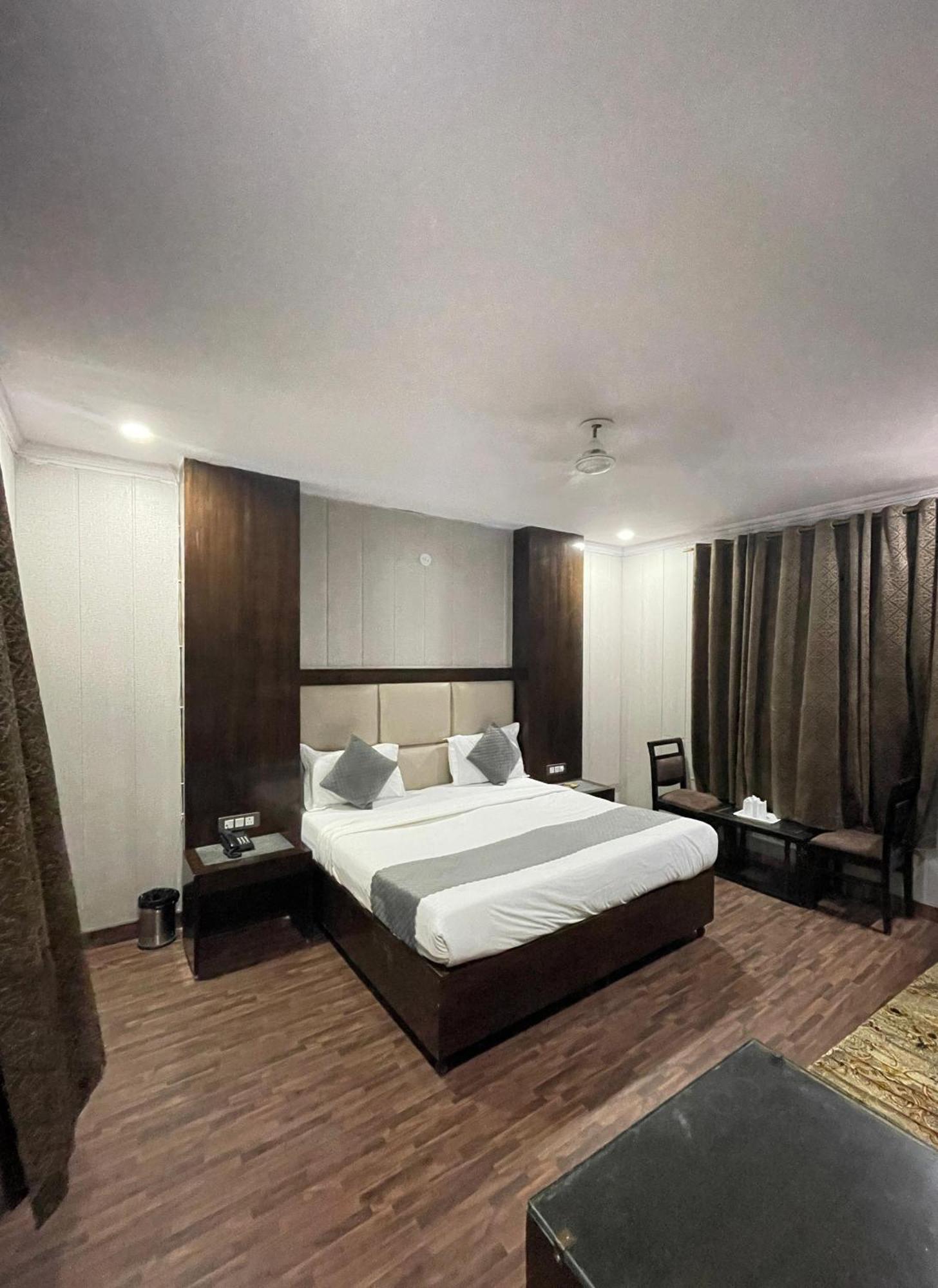 Hotel Radiance Delhi Zewnętrze zdjęcie